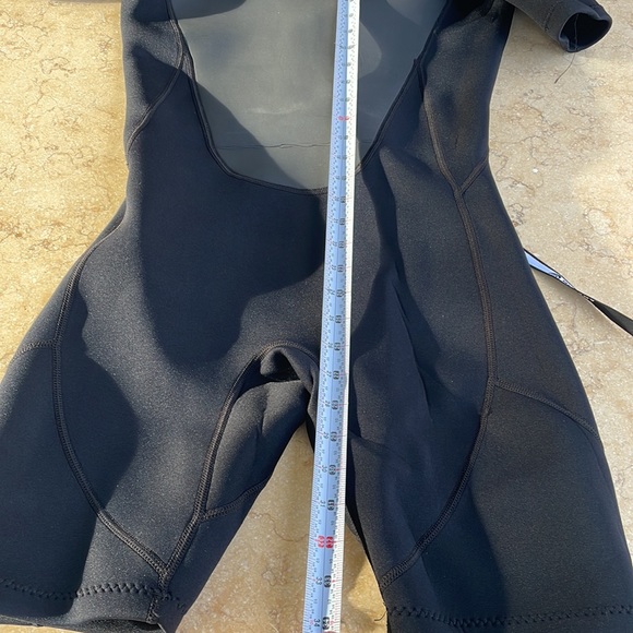 black abahub wet suit - Picture 2 of 5